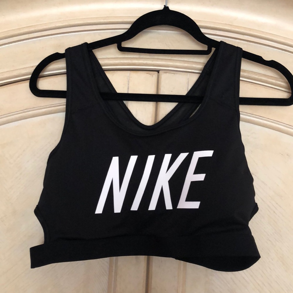 Never worn Nike sports bra!